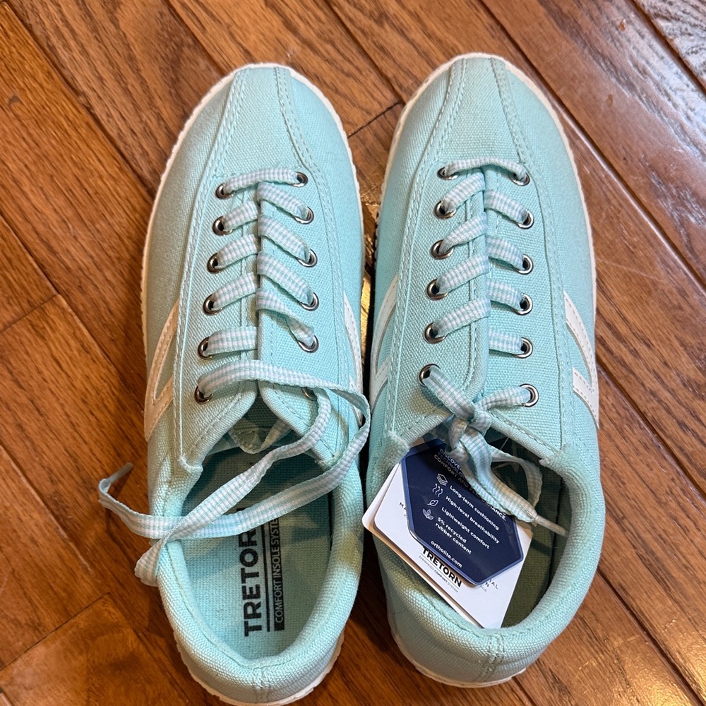 Tretorn Women's Light Green Canvas Sneakers 7m